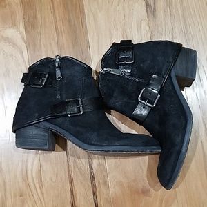 Donald Pliner Bootie